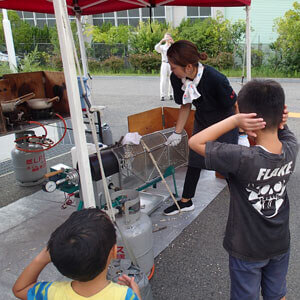 ポン菓子　パフライス実演画像